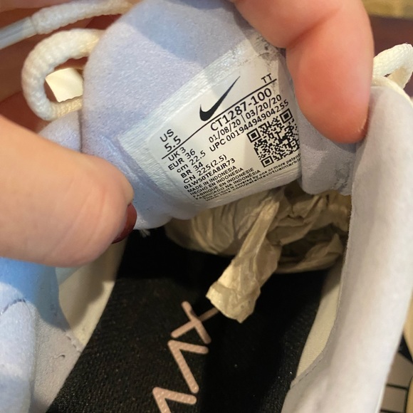 Air Max 270 React. Color white/ghost-fossil-sail/Black. Size 5.5 - Picture 2 of 9